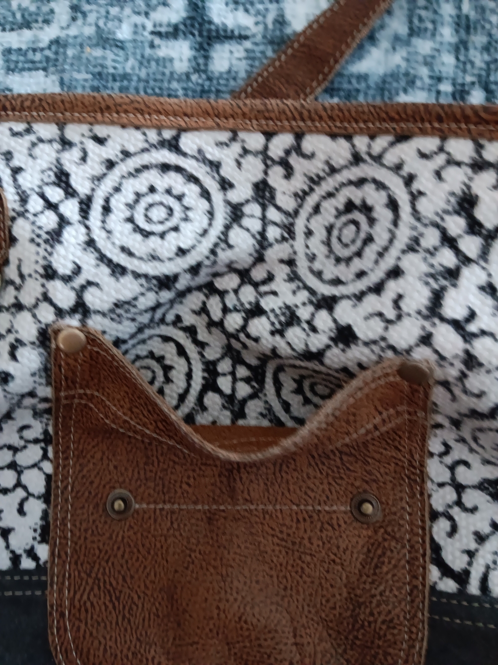 Myra Handbag Excellent Condtion Used. - Picture 7 of 11